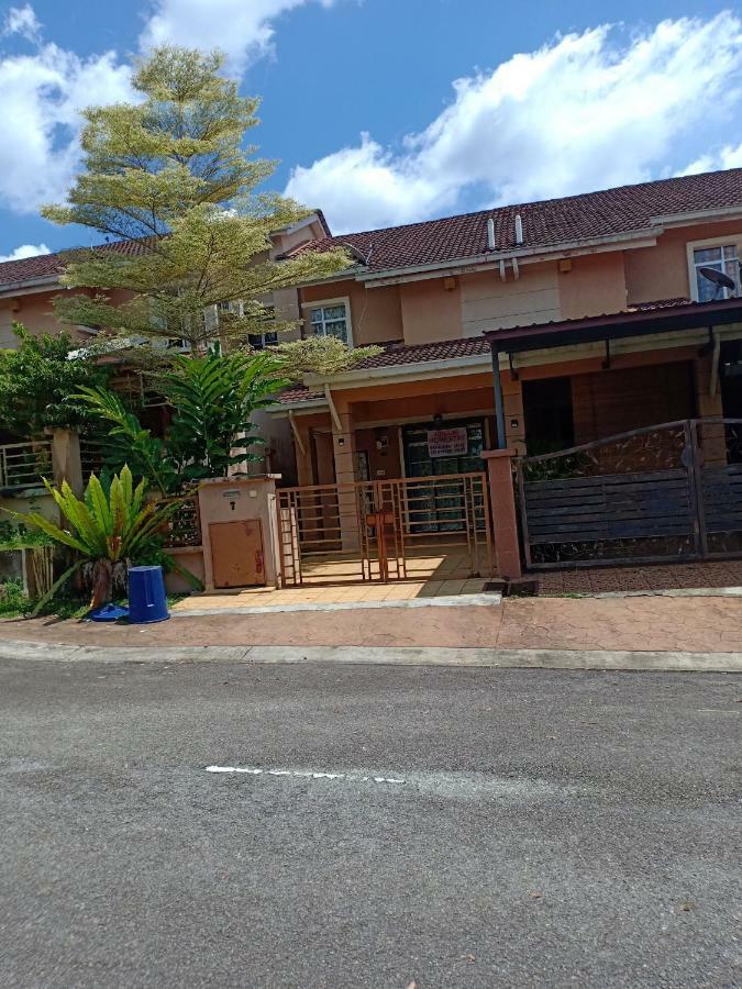Muslim Dinaim Homestay Tanjong Malim Exterior foto